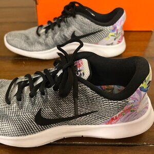 Nike Women's Flex 2018 RN PRM Size 9 Pure Platinum/Black-White Floral Detail